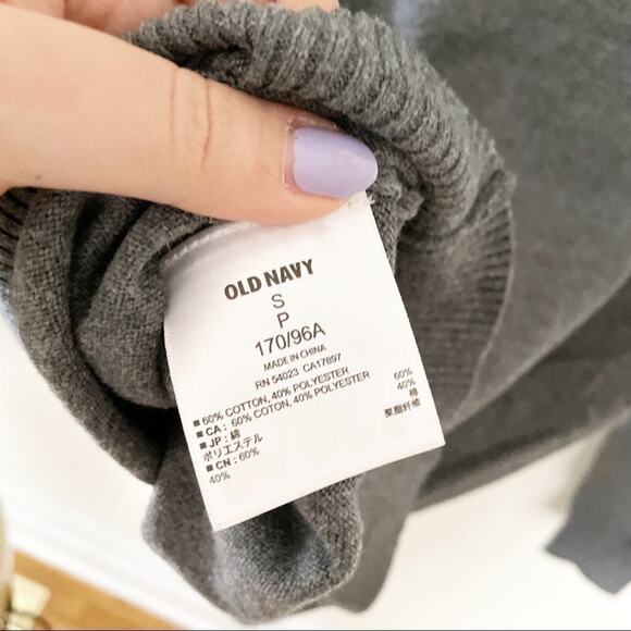 Old navy basic gray V-neck Sweater size Small - Picture 6 of 6